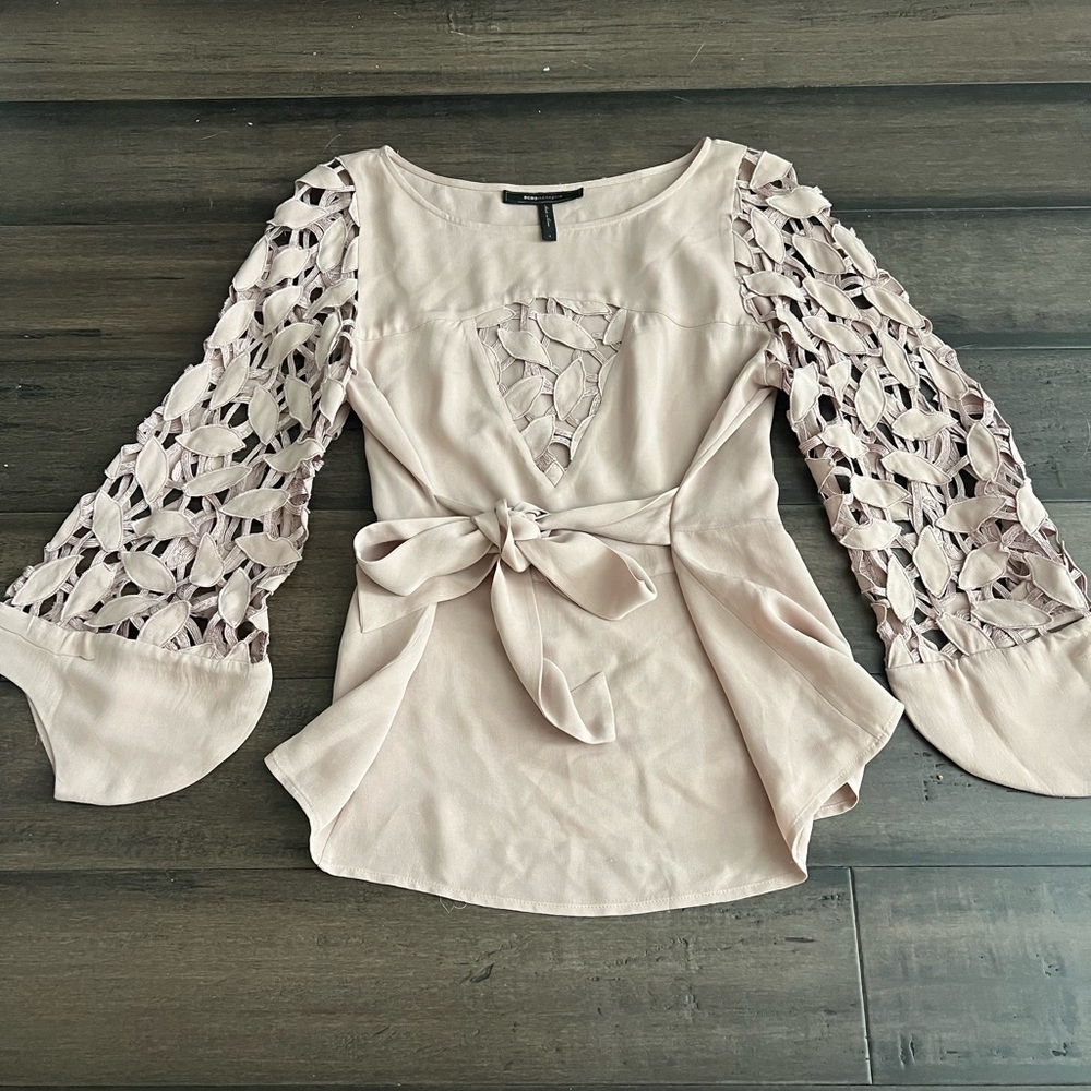 BCBGMaxAzria dusty pink laser cut blouse sz small